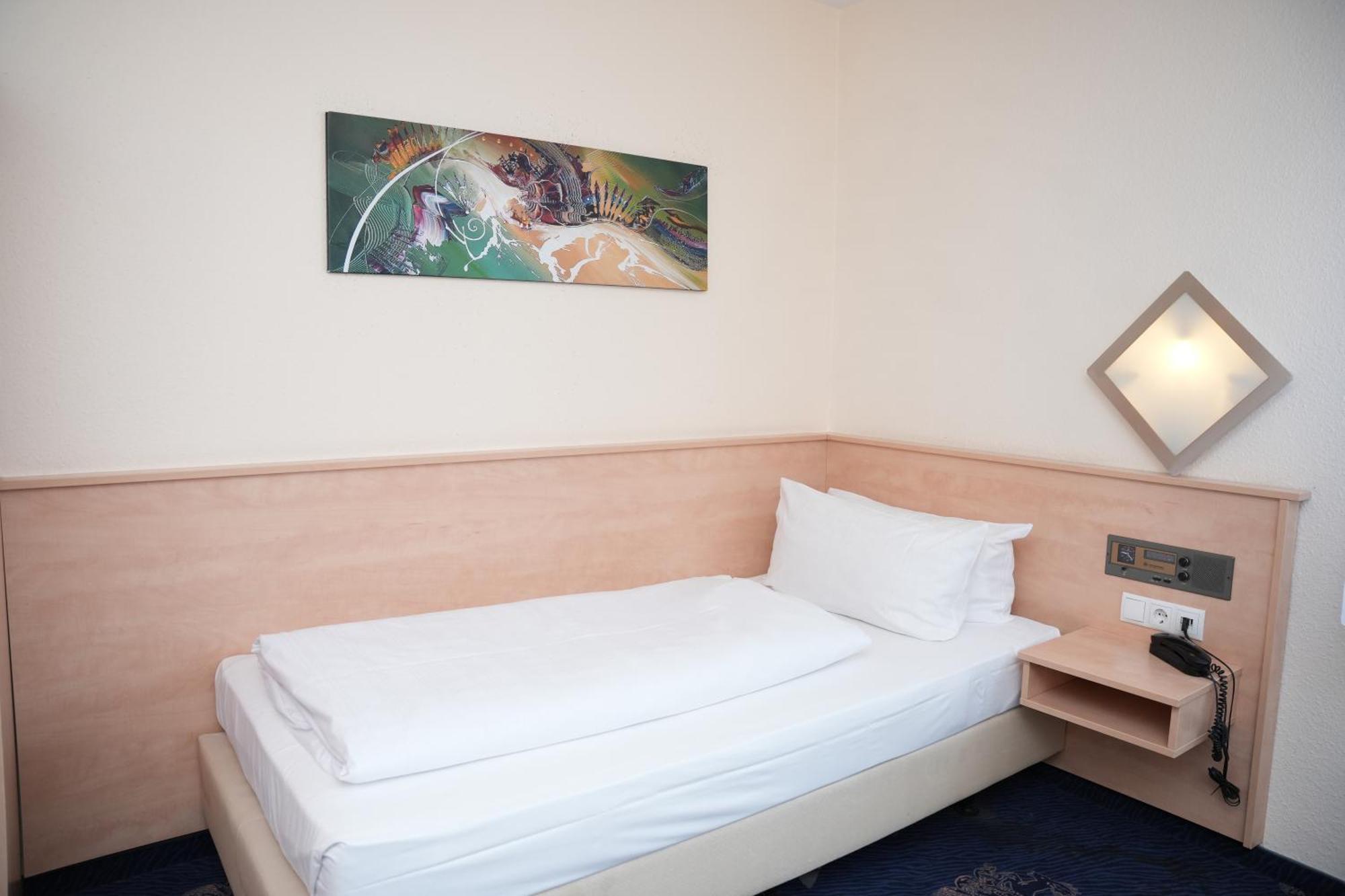 Weber Hotel Манхайм Екстериор снимка
