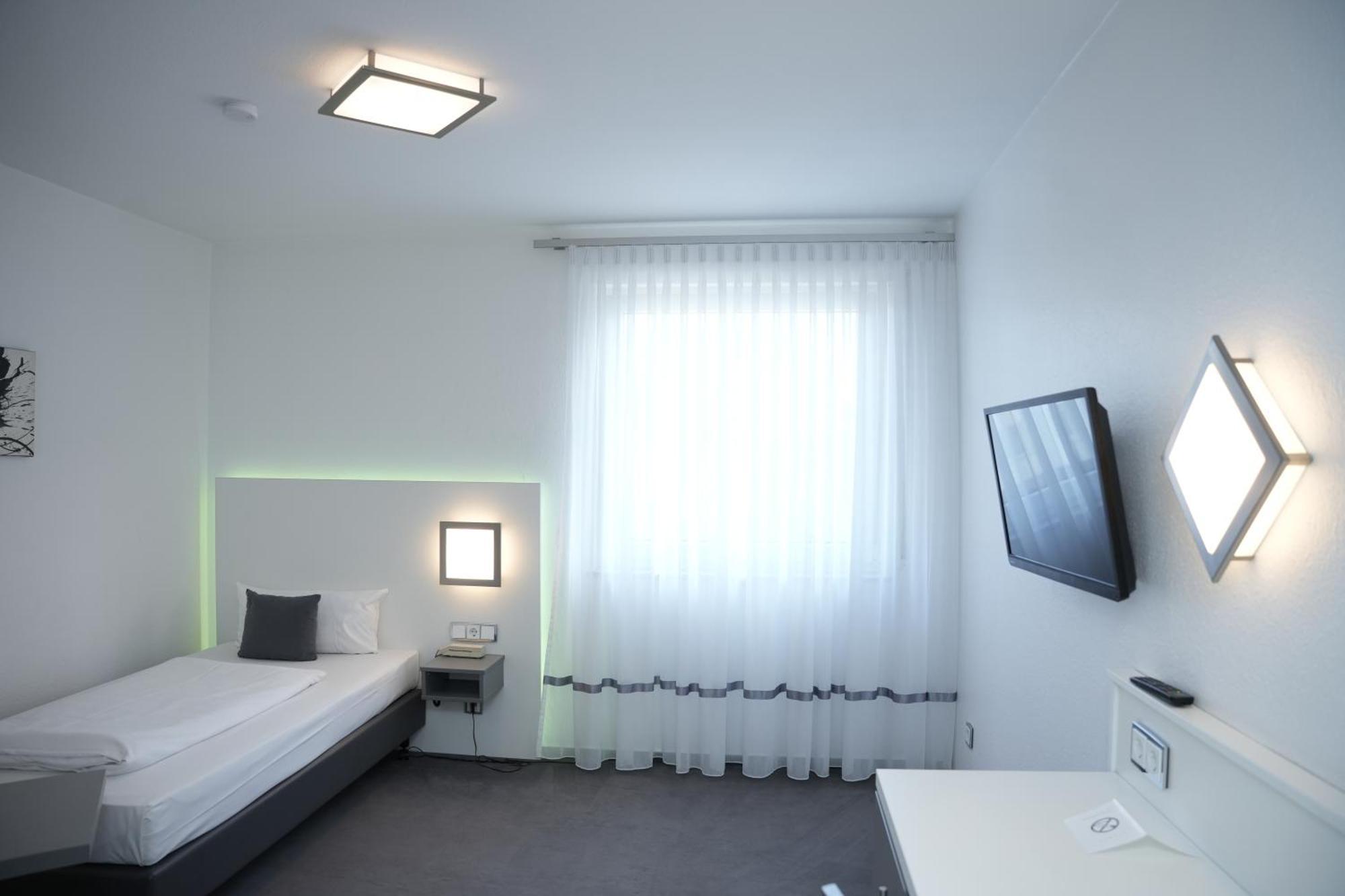Weber Hotel Манхайм Екстериор снимка