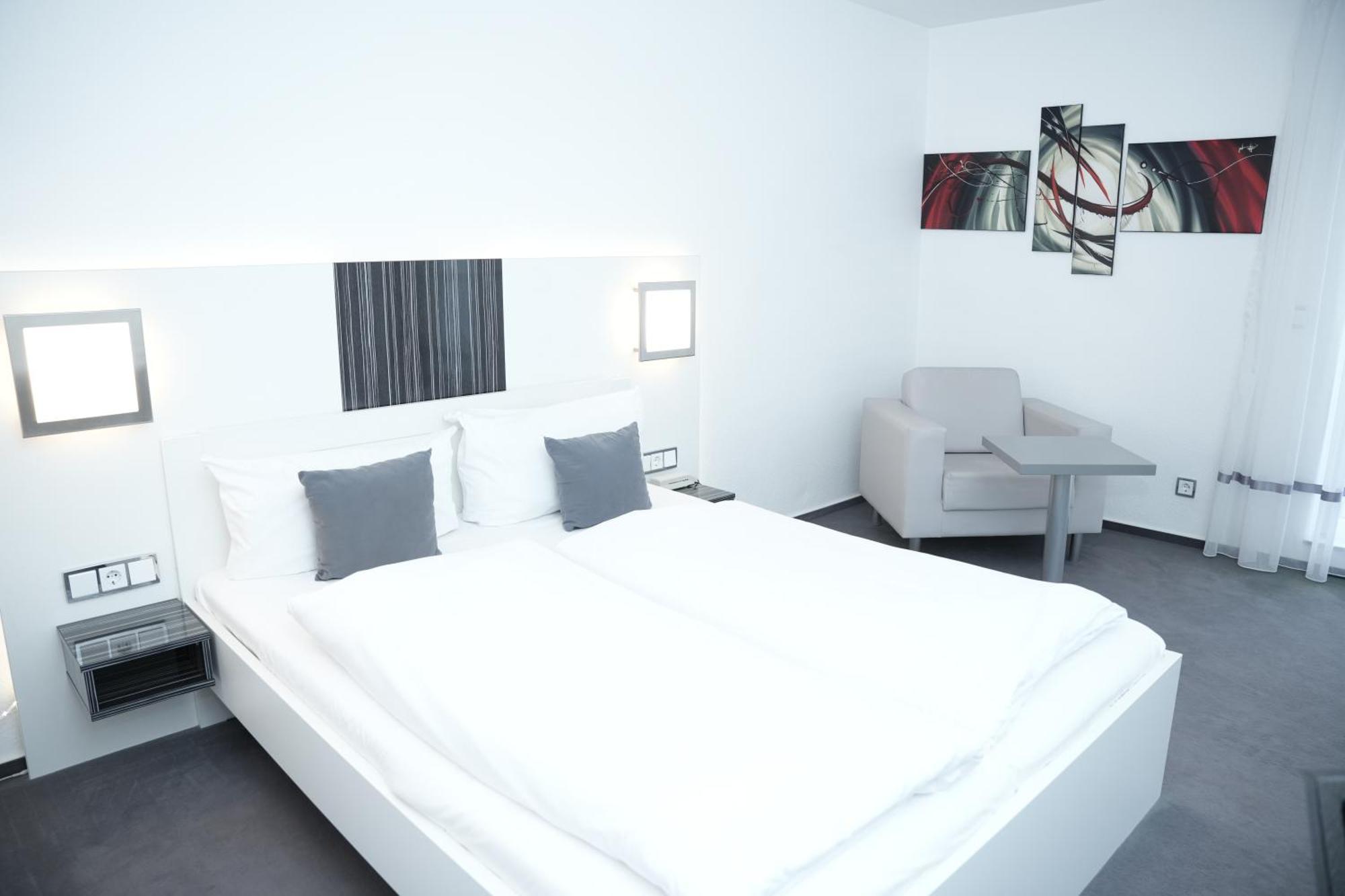 Weber Hotel Манхайм Екстериор снимка