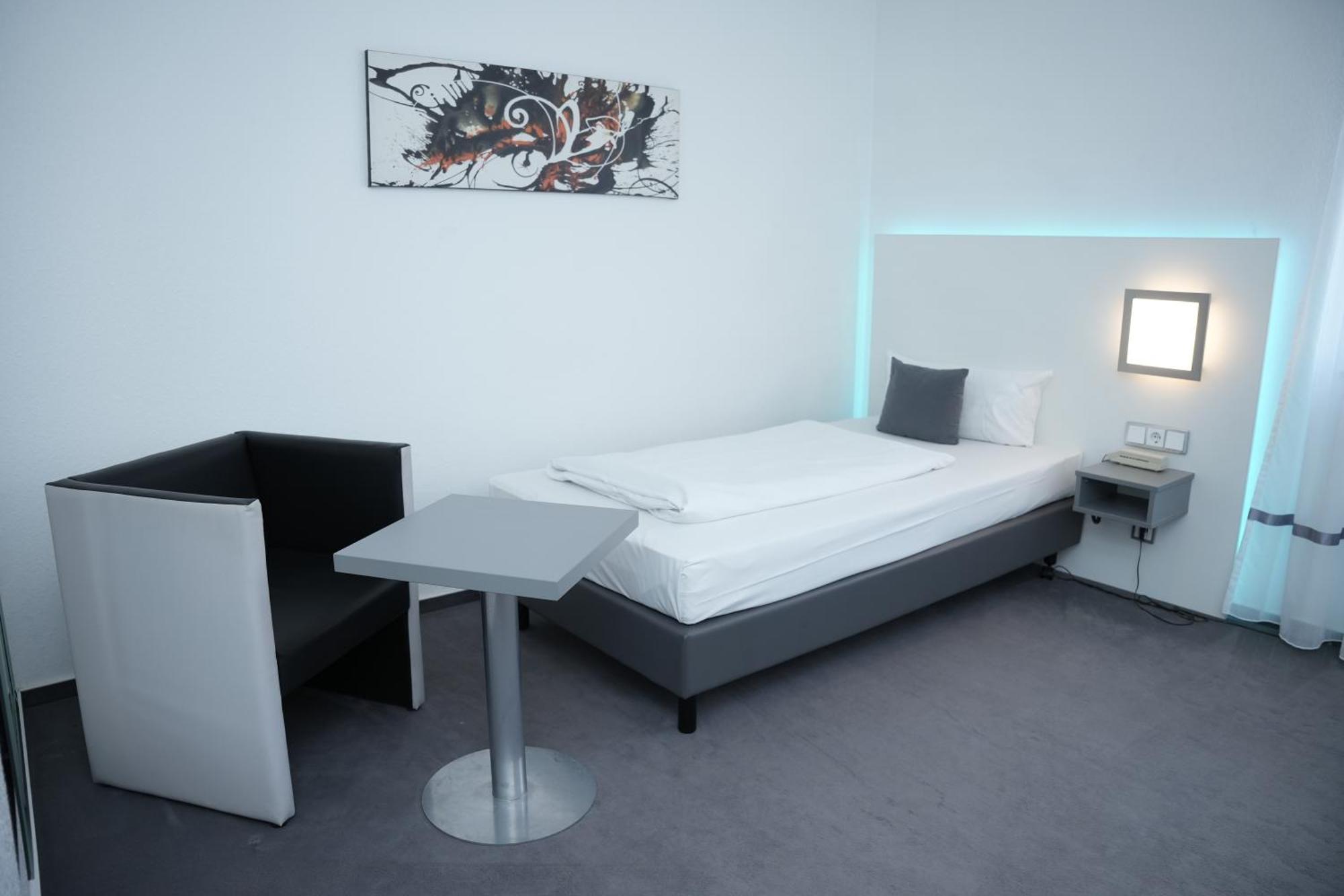 Weber Hotel Манхайм Екстериор снимка