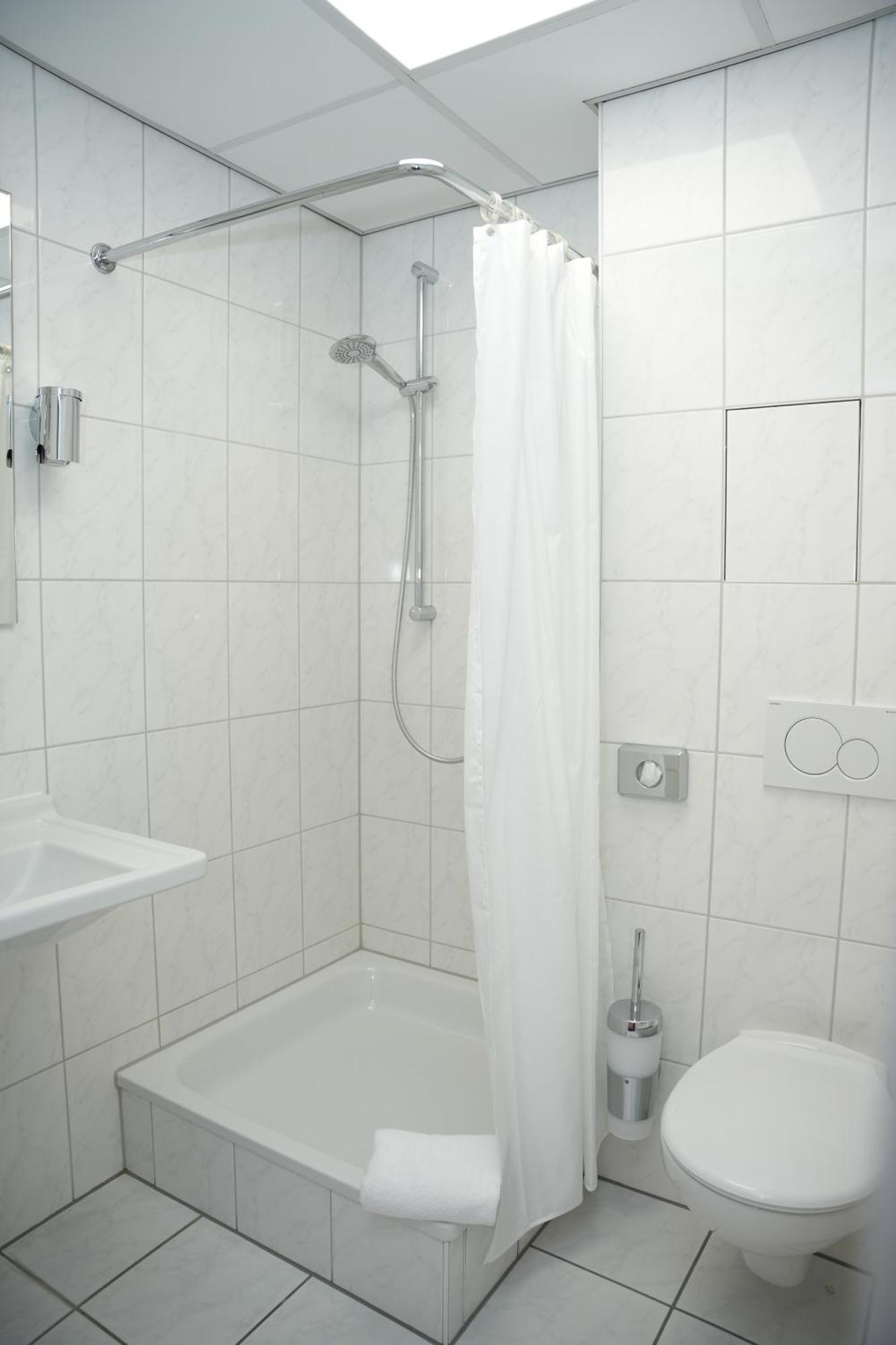 Weber Hotel Манхайм Екстериор снимка