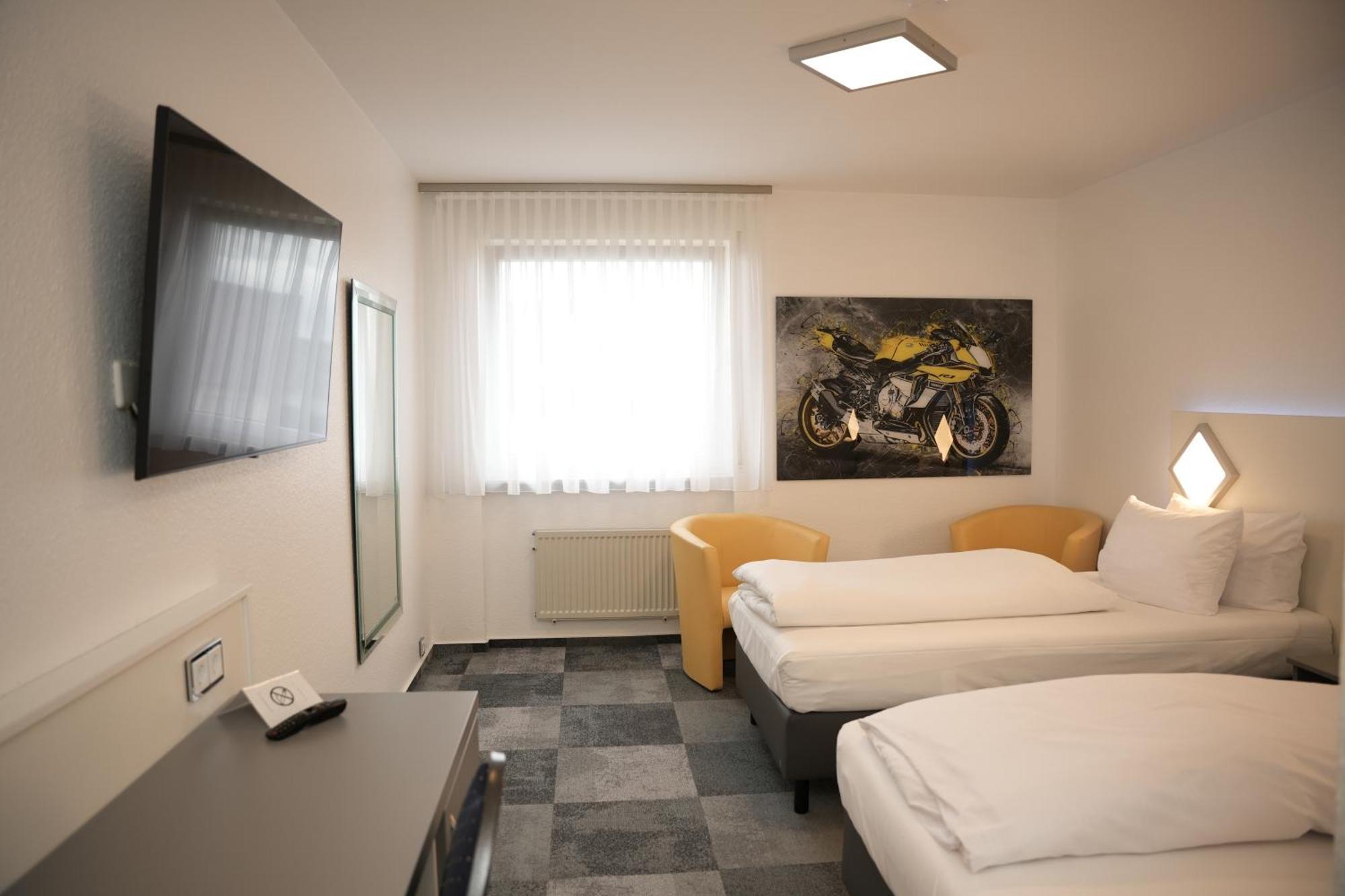 Weber Hotel Манхайм Екстериор снимка