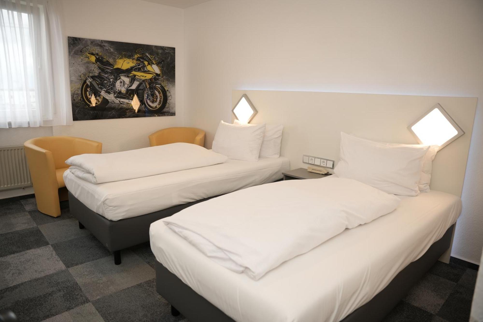 Weber Hotel Манхайм Екстериор снимка