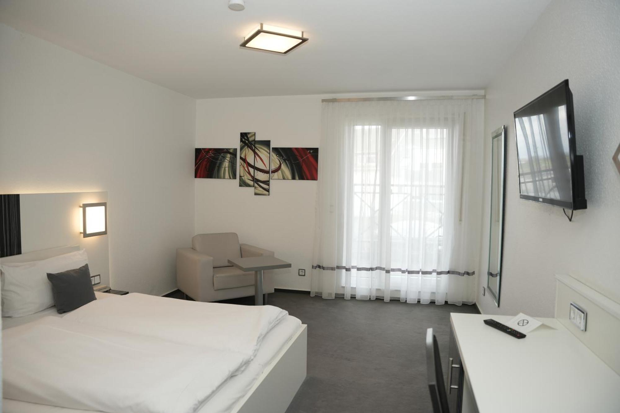 Weber Hotel Манхайм Екстериор снимка