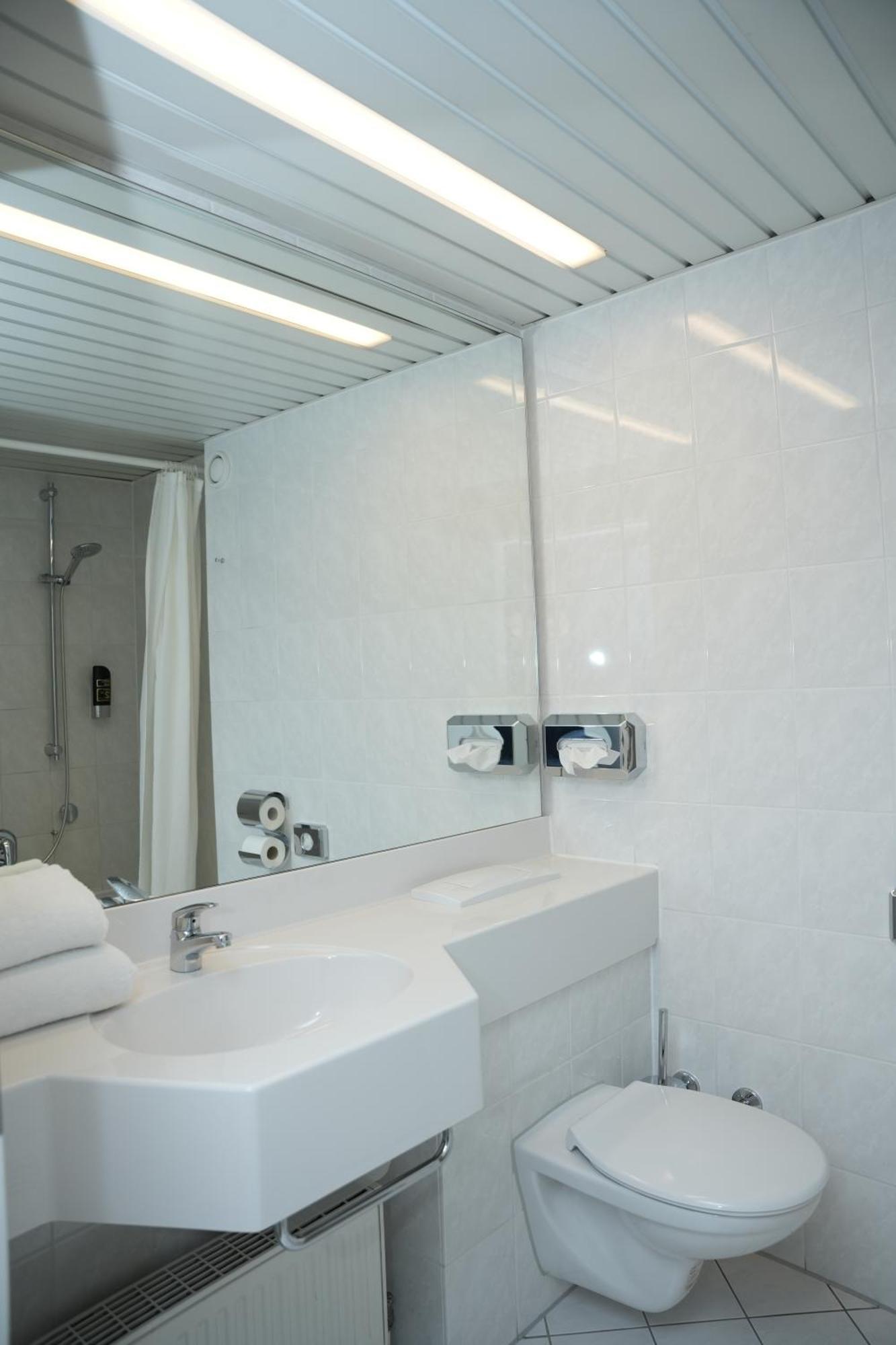 Weber Hotel Манхайм Екстериор снимка