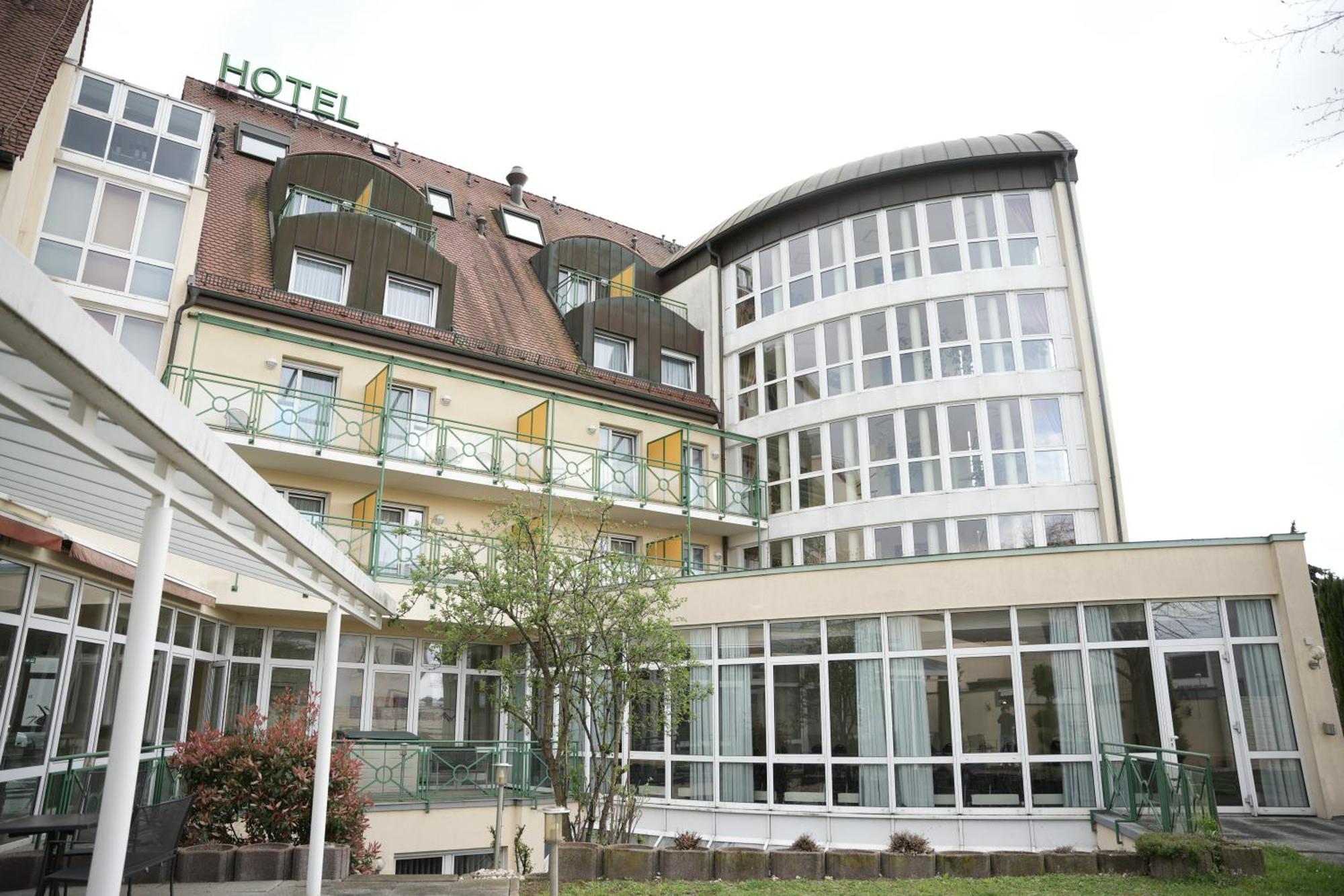 Weber Hotel Манхайм Екстериор снимка